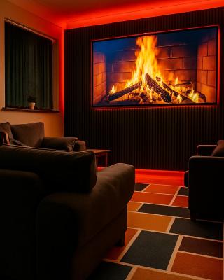 Lister Park Bradford 2bed Detached Cottage House Parking Cinema Screen Games Room