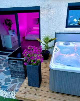 Petit Havre de Paix avec Jacuzzi Luxe & Jardin Privatif Zen