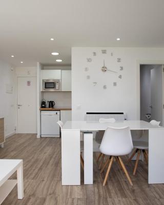 Apartament amb piscina i aparcament - Baixos amb jardinet