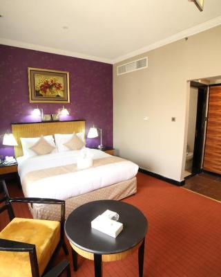 CREEK Hotel