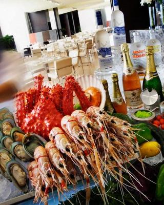 InterContinental Beijing Beichen by IHG l Walking Distance to Bird's Nest & Water Cube & Metro Station l Interconnected with China National Convention Center l Award-winning Club Lounge with Mixologist l Direct Metro Line to Wangfujing