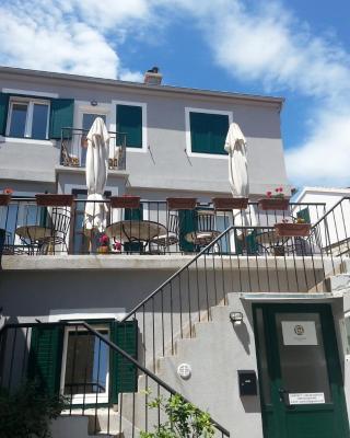 Golden B&B