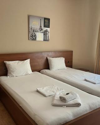 Family Hotel Square