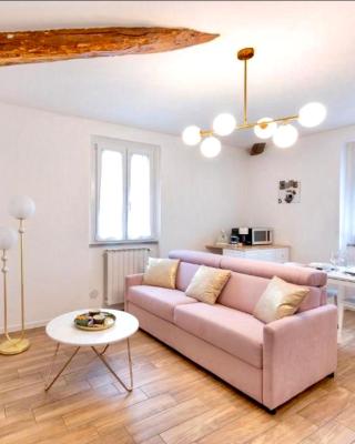 Lora flowers Suite, free parking,self check in, 5