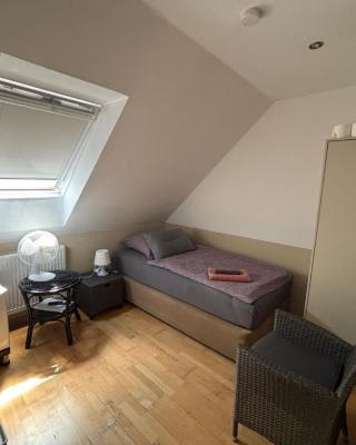 Zimmer-Bad-TV-Kühlschrank-14