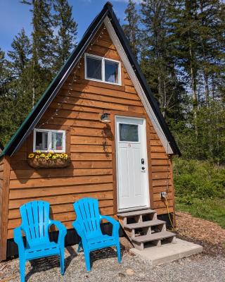 Farmhouse cabin on 33 acre farm