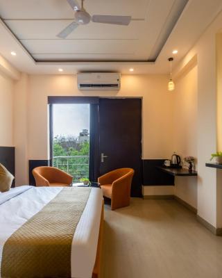 Limewood stay premier golf course road -sector 42