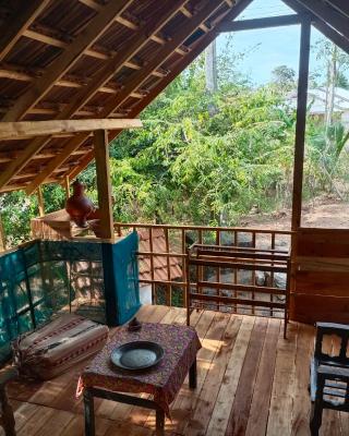 Mamisa Café, Home stay