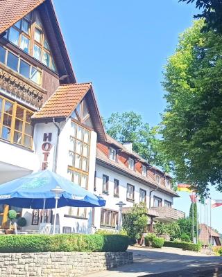 Hotel Waldblick BSR Garten mit Pavillons im Schwarzwald, ideal für Paare, Familien, Hunde