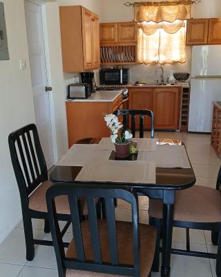 One Bedroom Apartment 1 minute walk to West Coast Beach!