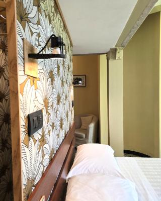 Palm Gallery Hotel