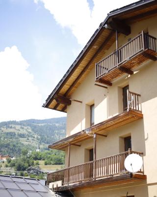 La Maison Jaune