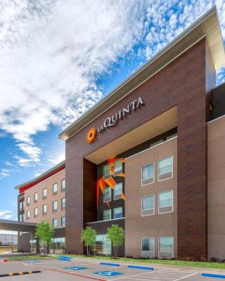 La Quinta Inn & Suites by Wyndham DeSoto
