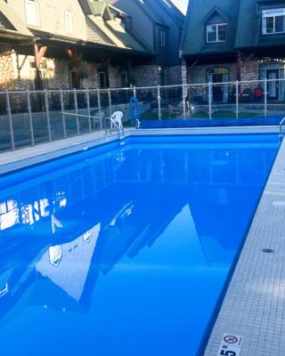 Renovated Chalet at Mystic Springs, Mountain Views, Pets Welcome!