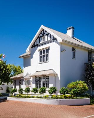 Whispering Oaks Guest House