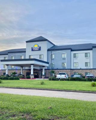 Days Inn & Suites by Wyndham Houston / West Energy Corridor