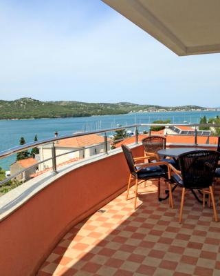 Apartments Hari Tisno