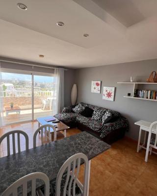 DARUMA APARTMENTS 1-Bedroom Apartment with Sea Views