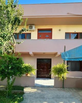 Estera Apartments