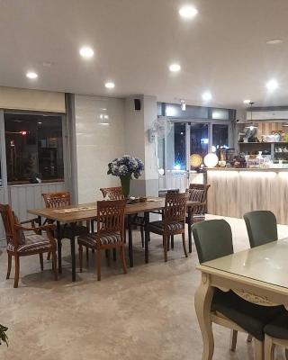 Guan Lun Hotel