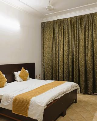 Yash Guest House 01 Minute Walk in Nizamuddin Railway Station