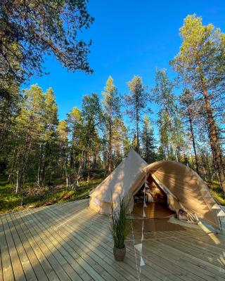 LaplandLiv Glampingtent with private sauna at the lake!