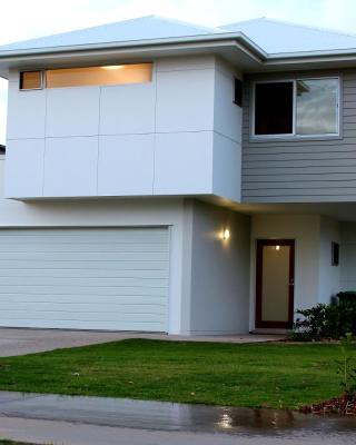 Petrie Beach Holiday Home