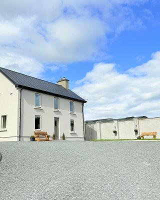 Killarney Old School Road sleeps 6
