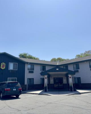 Super 8 by Wyndham Shakopee