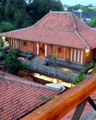 Omah Sinten Heritage Hotel & Resto