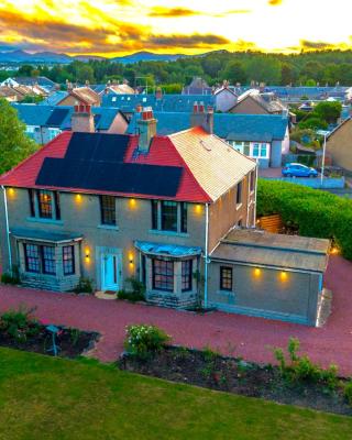 Red Roofs - 5BR Luxury - Large Gardens - EV Point - Near Edinburgh