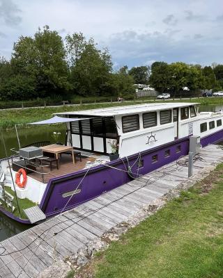 Nuit insolite à bord d'une péniche, 6 personnes