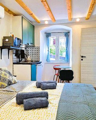 Old Town & Ela Place