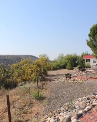 Verde Valley Canyon View Cottage 3