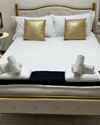 Arryanna Apartment