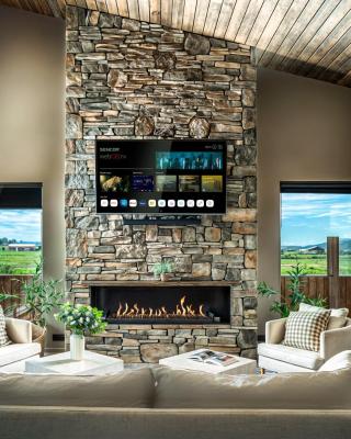 Luxury Log Home with a Hot Tub