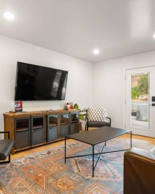 Near Downtown Stylish 2BR With Amazing Patio #1