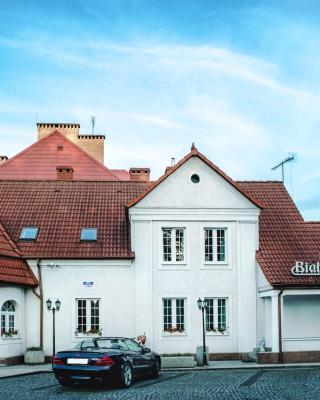 Dom Goscinny Bialy Dworek