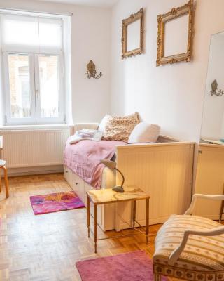 Zimmer in Künstlerwohnung