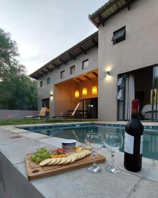 Afri Villa Stays - Luxury Bush Villa Hyena