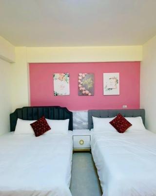 小路彎彎民宿 鄰近火車站 前庭有停車位