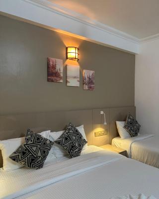 The G Ten Holiday Inn