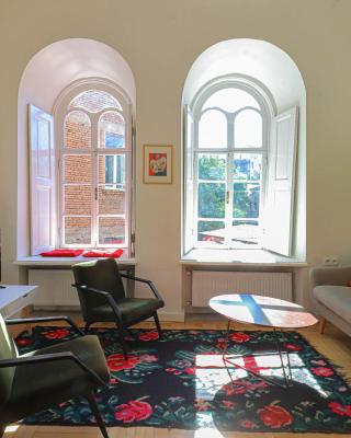 Charming 2BR Apt in Old Tbilisi