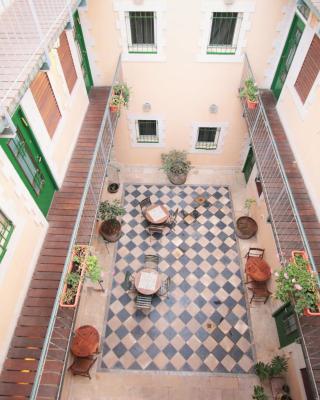 The Market Courtyard - Suites Hotel