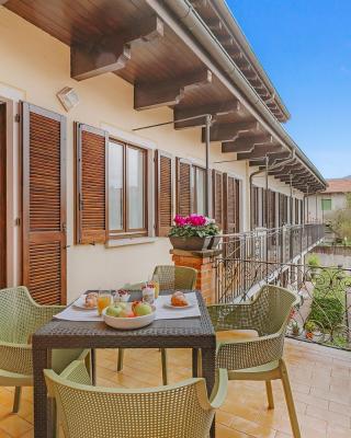 Petalo Bianco 100m from lake - Happy Rentals