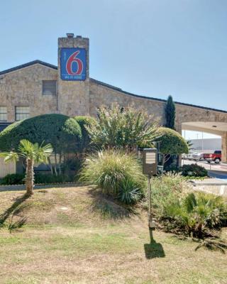 Motel 6-Dallas, TX - Forest Lane