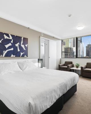 Central Brisbane Studio with Stunning River Views