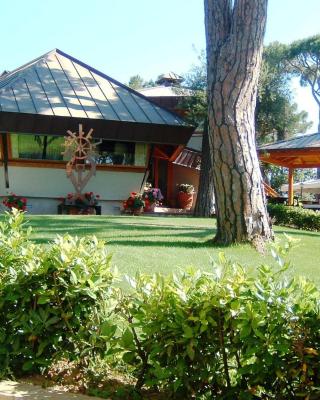 La Bussola Beach Hotel