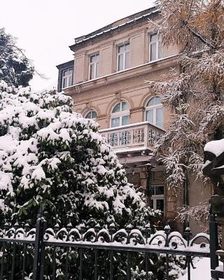 ROOMs only for real NON-SMOKERS