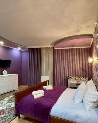 SDD Brothers - Дом с балконом в сердце Тбилиси